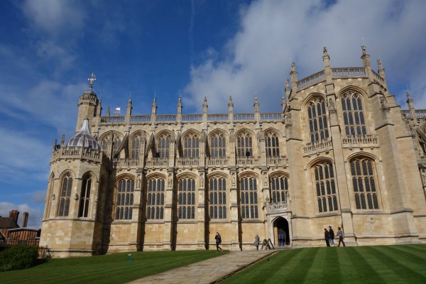 圣乔治礼拜堂(st georges chapel)是英国温莎城堡的皇家礼拜场所
