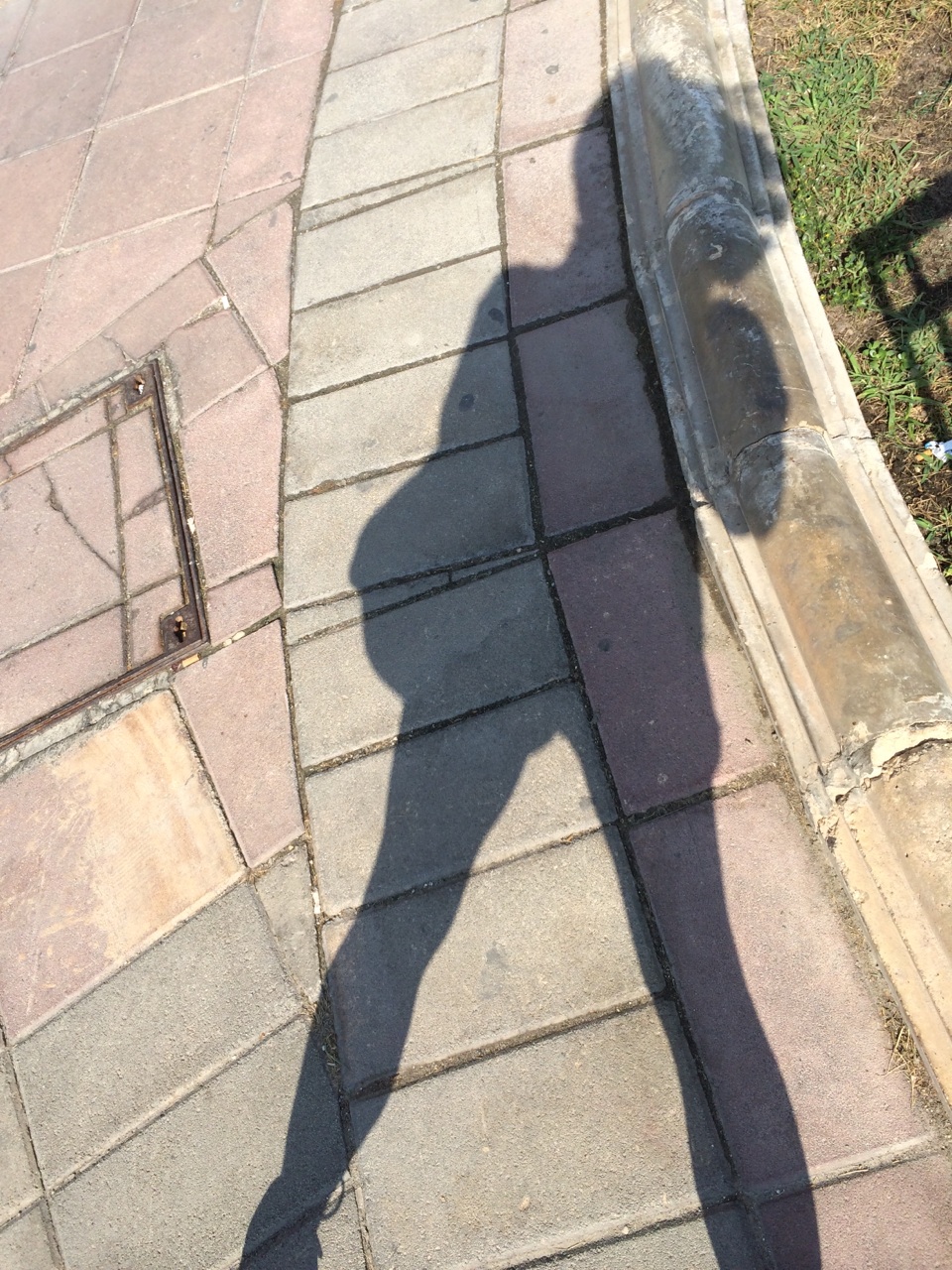 完全吻合我梦中的，街道尽头就是海，回头后那