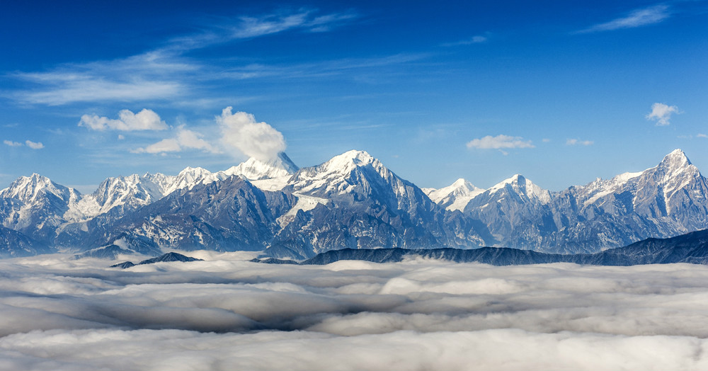 美图绝美牛背山雪山云海佛光星空