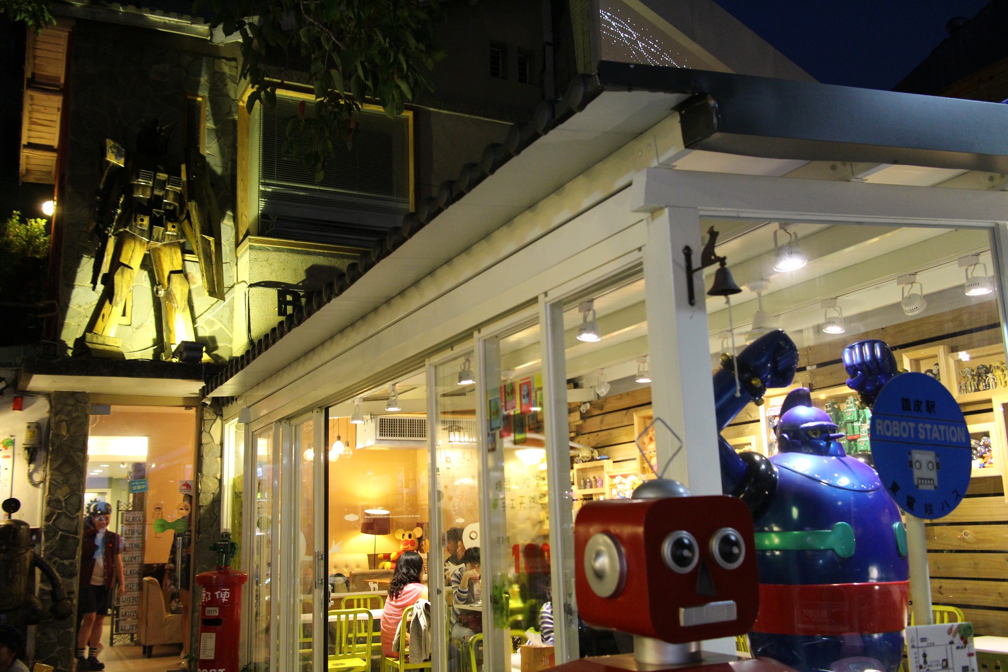台中美食-铁皮駅机器人餐厅