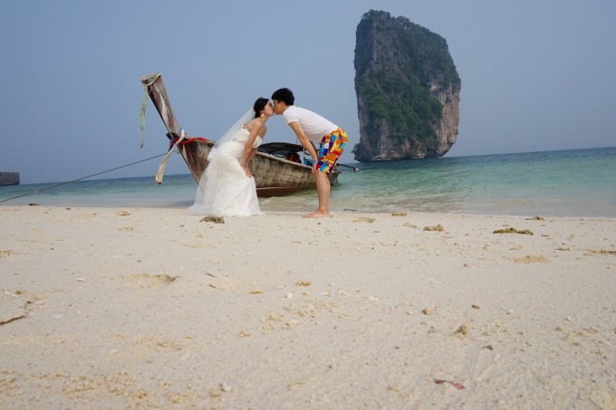 泰国婚纱旅行_泰国传统婚纱服饰图片(2)