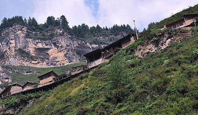 山西宁武悬空村，建在空中的村庄 