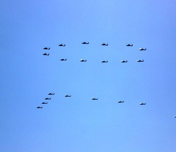 【北京空中阅兵彩排】7月1日阅兵空中方队在北京举行大规模彩排 