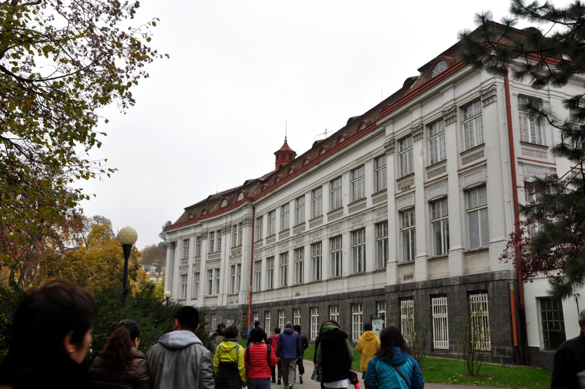 深秋的东欧绚丽多彩；黄色的主体令人难忘。第7篇 捷克卡罗维发利  德国（德累斯顿 柏林 1）_游记