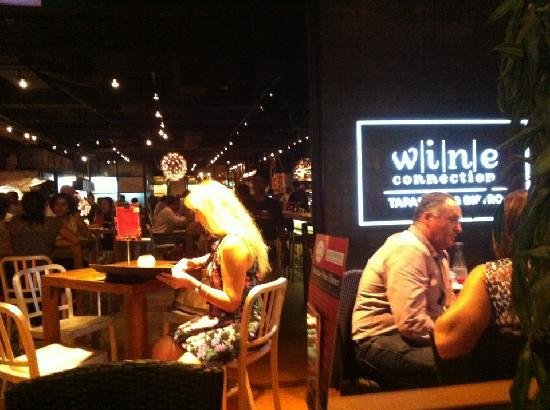 新加坡美食-葡萄酒连接小吃酒吧和小酒馆