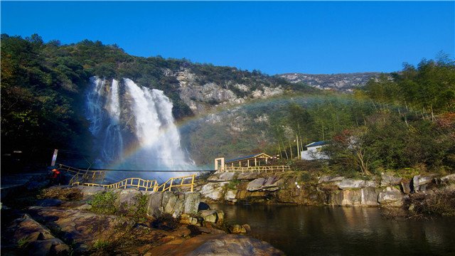 岳西天际大酒店1晚 双人岳西彩虹瀑布门票 双早