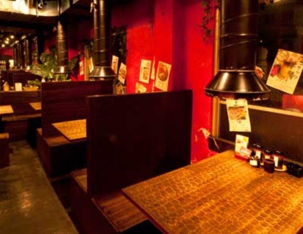 东京美食-Yakinikushokunimbeazu