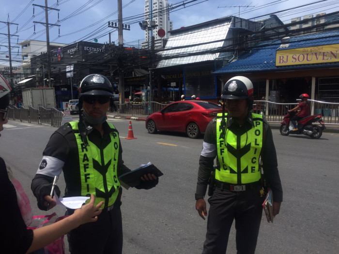 泰国骑摩托车,国内的驾照有用么?