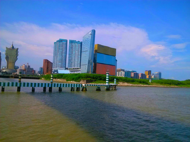 家庭游優選·珠海當地全景體驗純玩一日游（港澳珠大橋人工島+圓明新園+日月貝+情侶路+愛情郵局+珠海漁女+板樟山隧道）