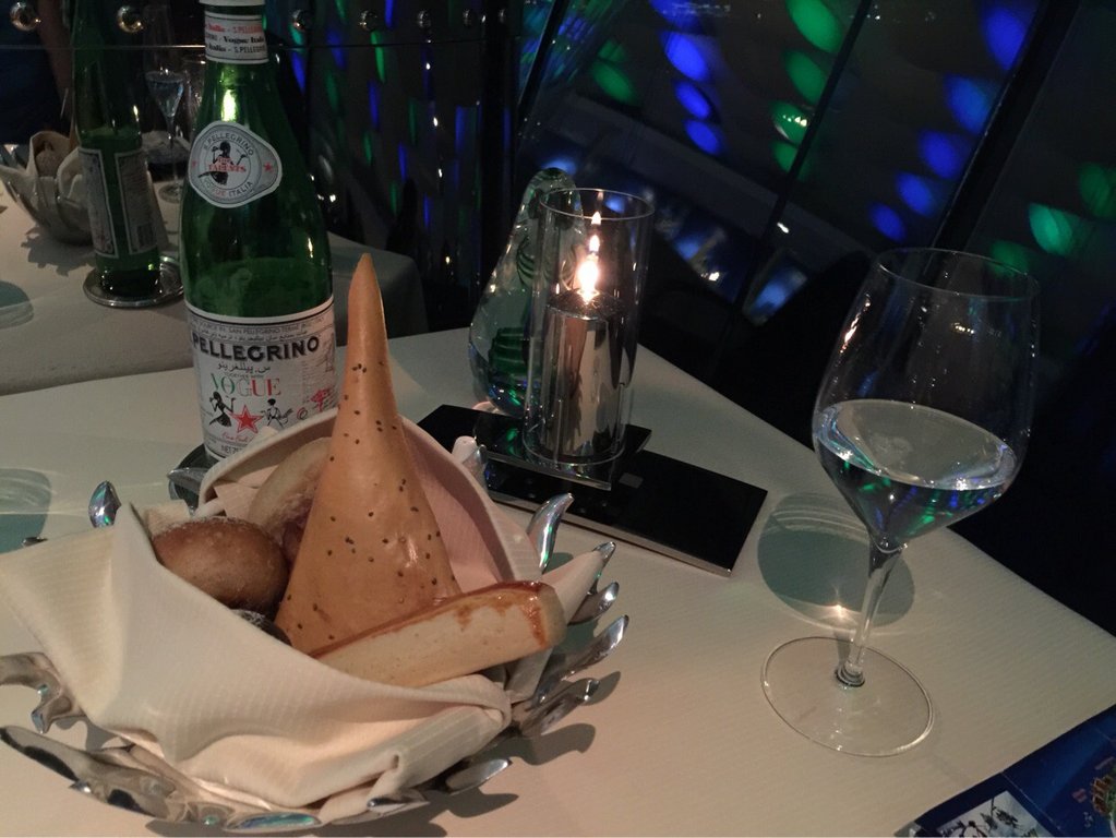 迪拜美食-Skyview Bar