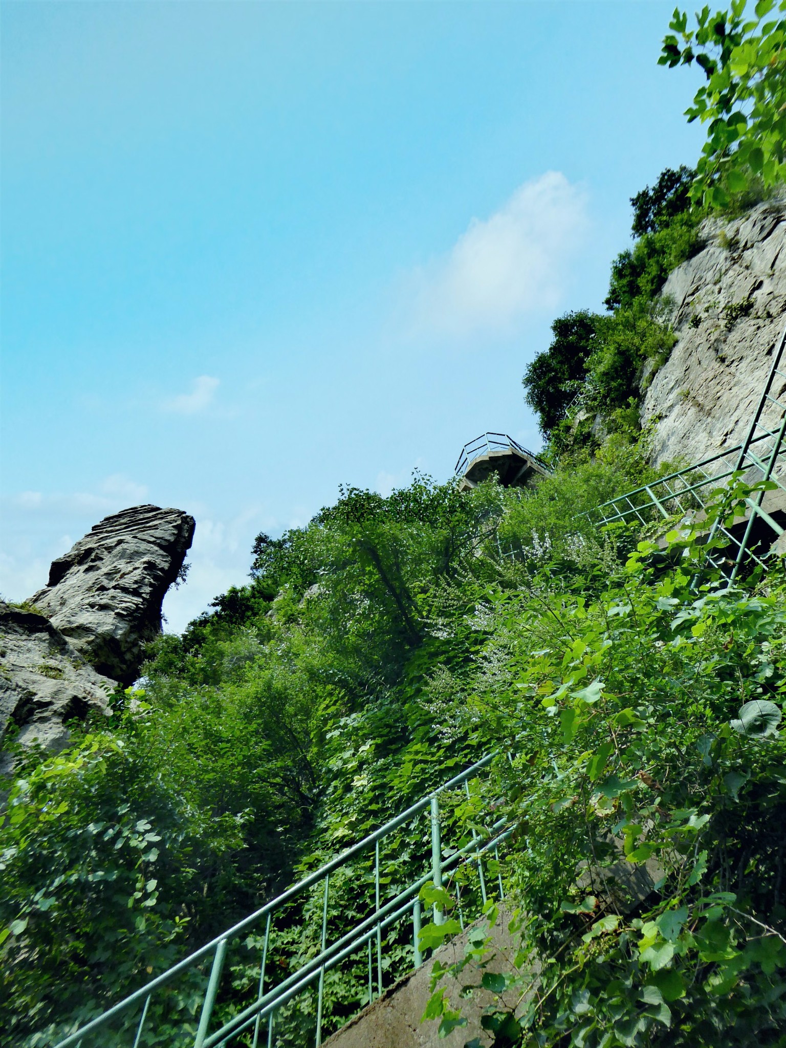 盛夏放飞自己,鲁南自助游之一 .被誉为"地之神秀,山之骄子"——抱犊崮
