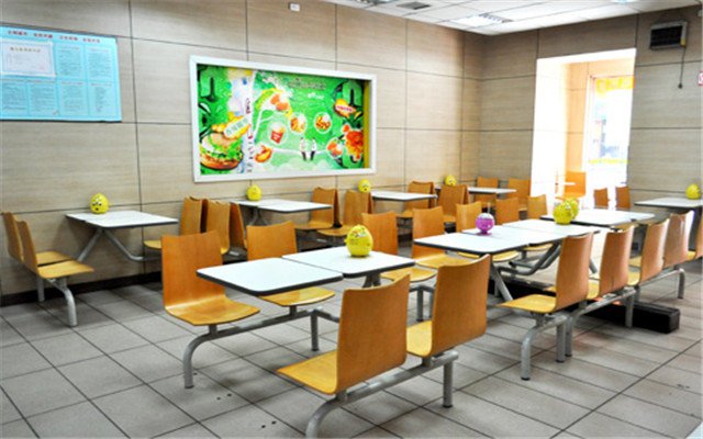 青岛美食-华莱士(宝龙店)