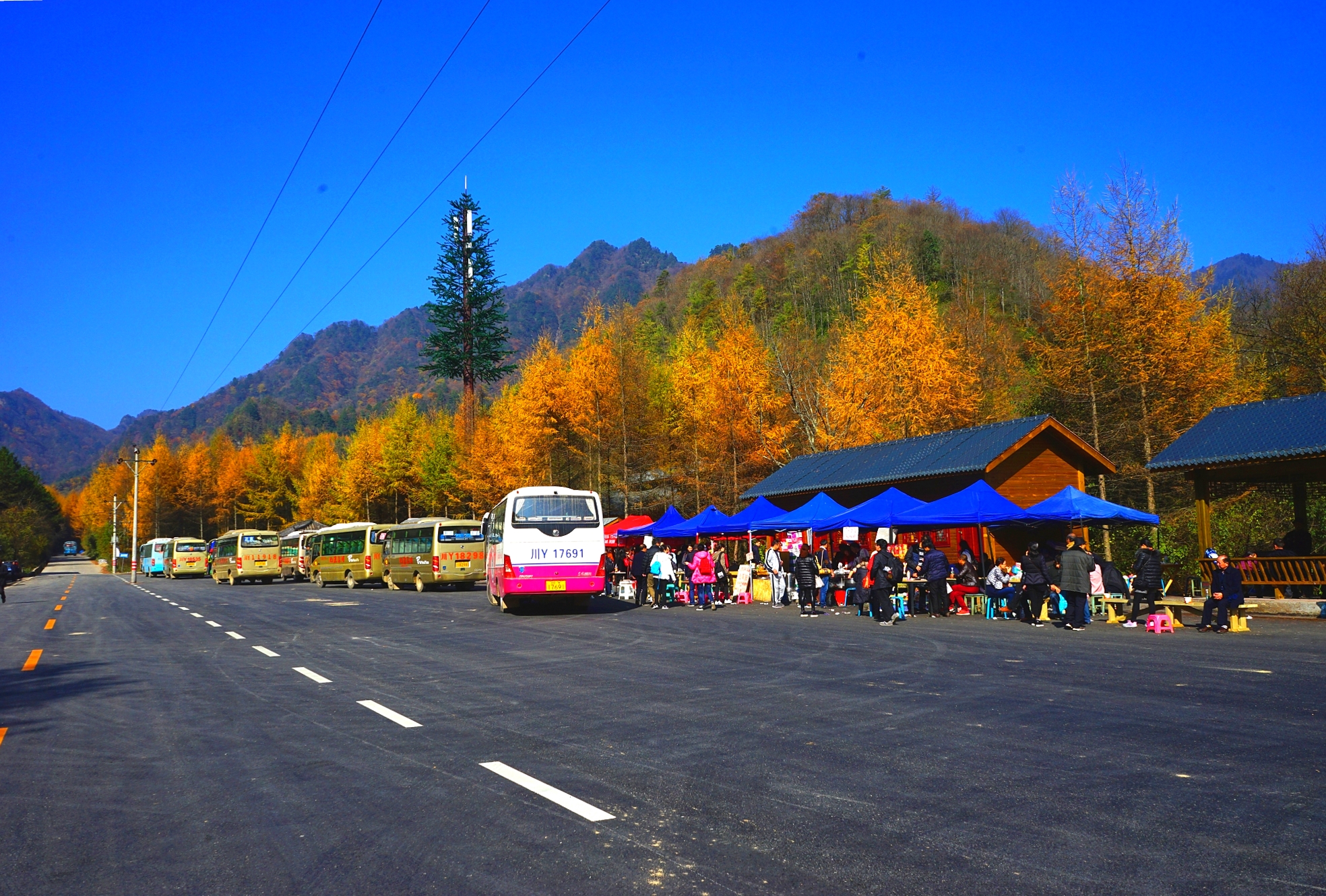 光雾山:红叶第一山 大美在大坝