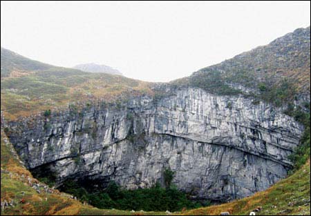 贵州有个天坑,贵州省平塘县黔南《天坑的风景》