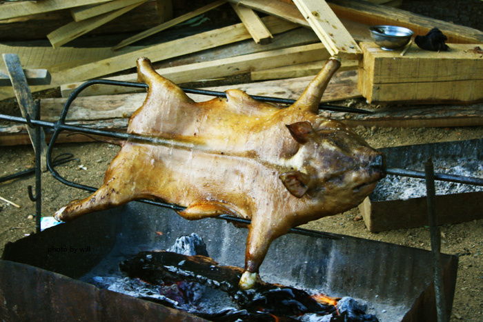 味道还成的烤乳猪,整只270好像,我和老m吃了三分之一,80块~还目睹了