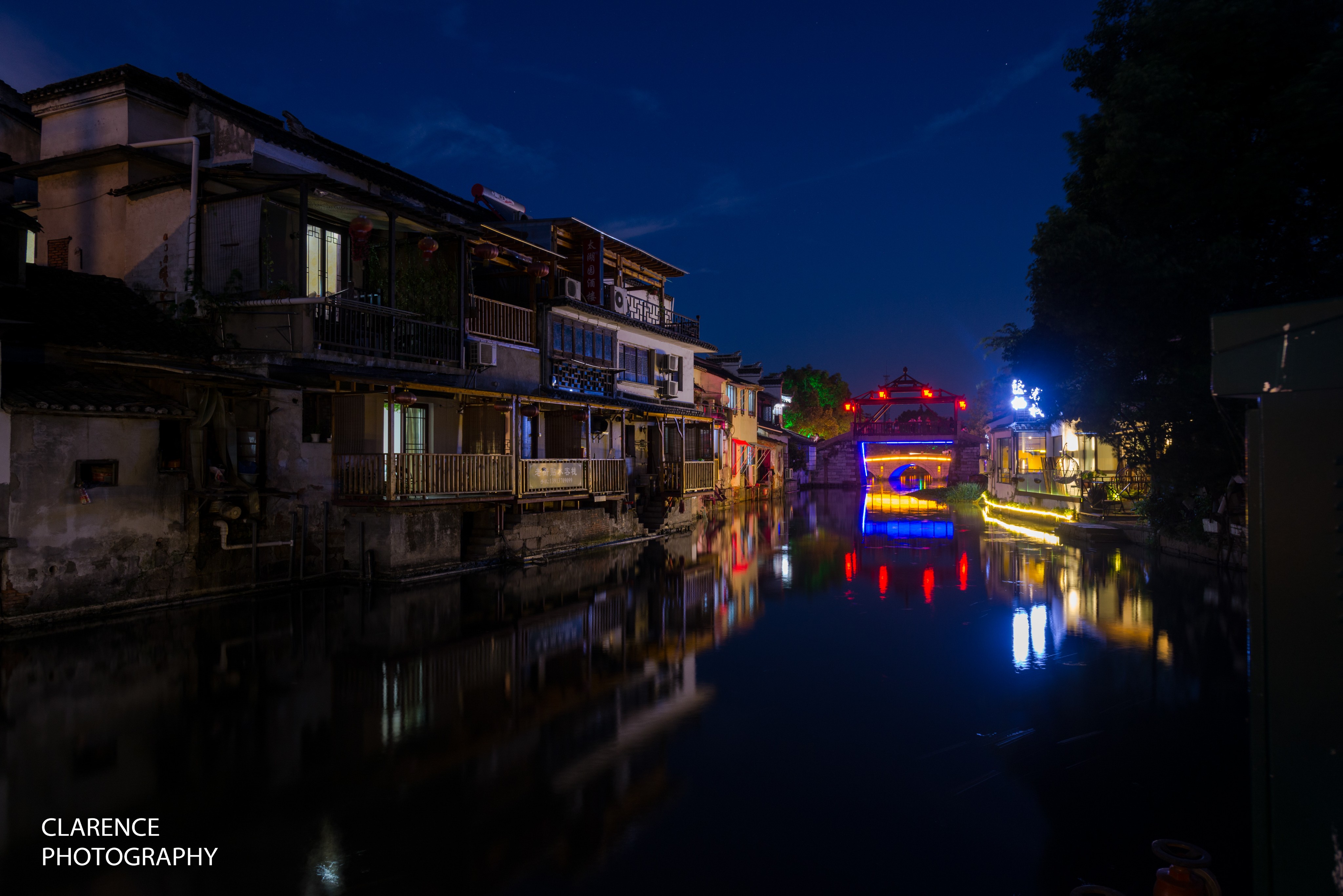 周庄和同里,哪个地方值得住一晚?晚上的夜景好