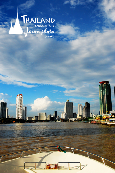 很牛的烂尾楼,远看很壮观,其实是盖了一半,没钱了.