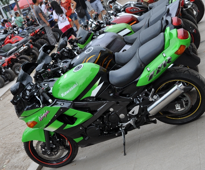 天津洋货市场摩托车图片