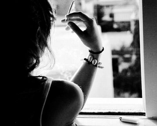 抽烟的女人