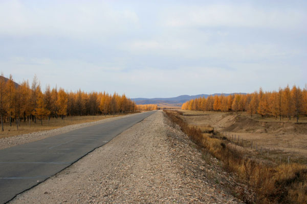 d7:锡林浩特--北京(争取在15:00左右通过进入八达岭高速)洪燕宾馆