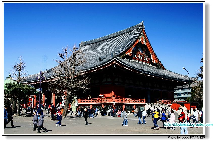 淺草寺是淺草的中心,是東京最古老彙集日本傳統文化精華的寺院,正中高