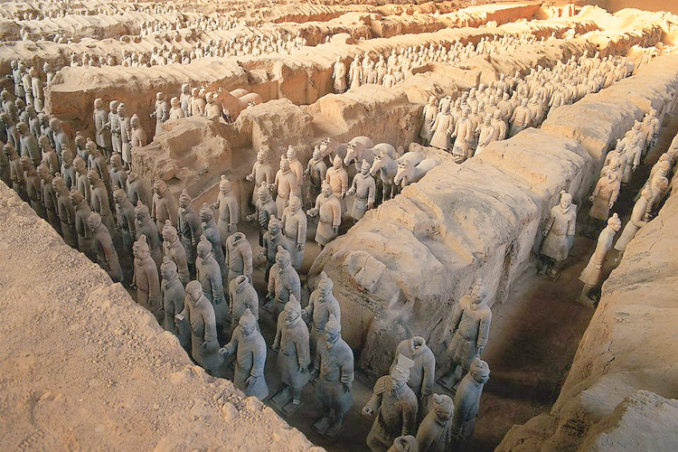 兵馬俑博物館為基礎,以秦始皇帝陵遺址公園(麗山園)為依託的一座大型