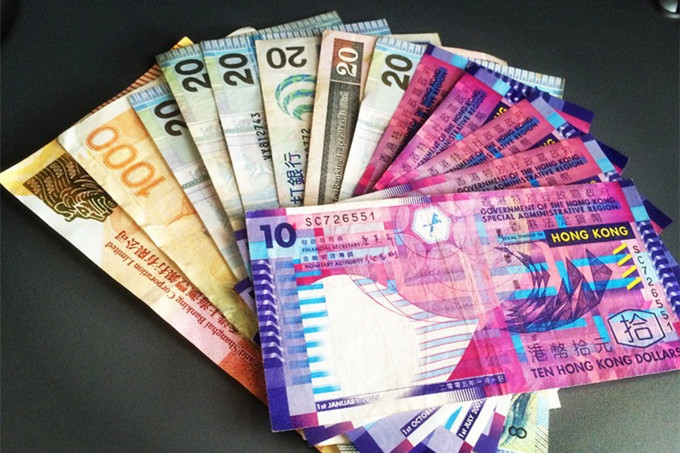 不扣手续费,但是香港的传统店铺,街边店或茶餐厅,通常只接受港币现金