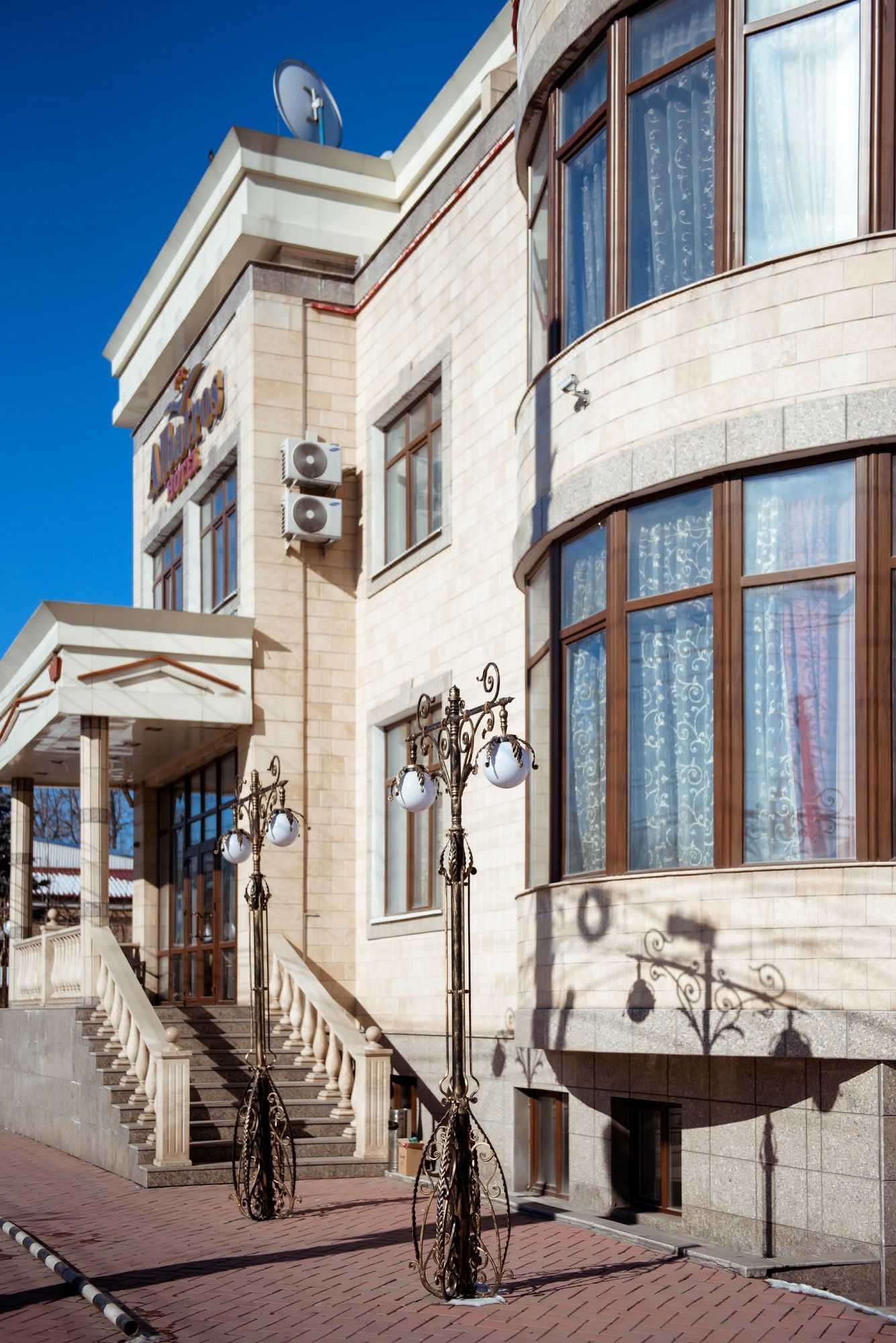 比什凯克信天翁酒店 Albatros Hotel Bishkek