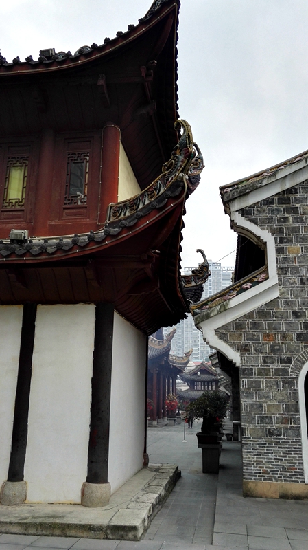 贵阳行楼群中有一个黔明古寺