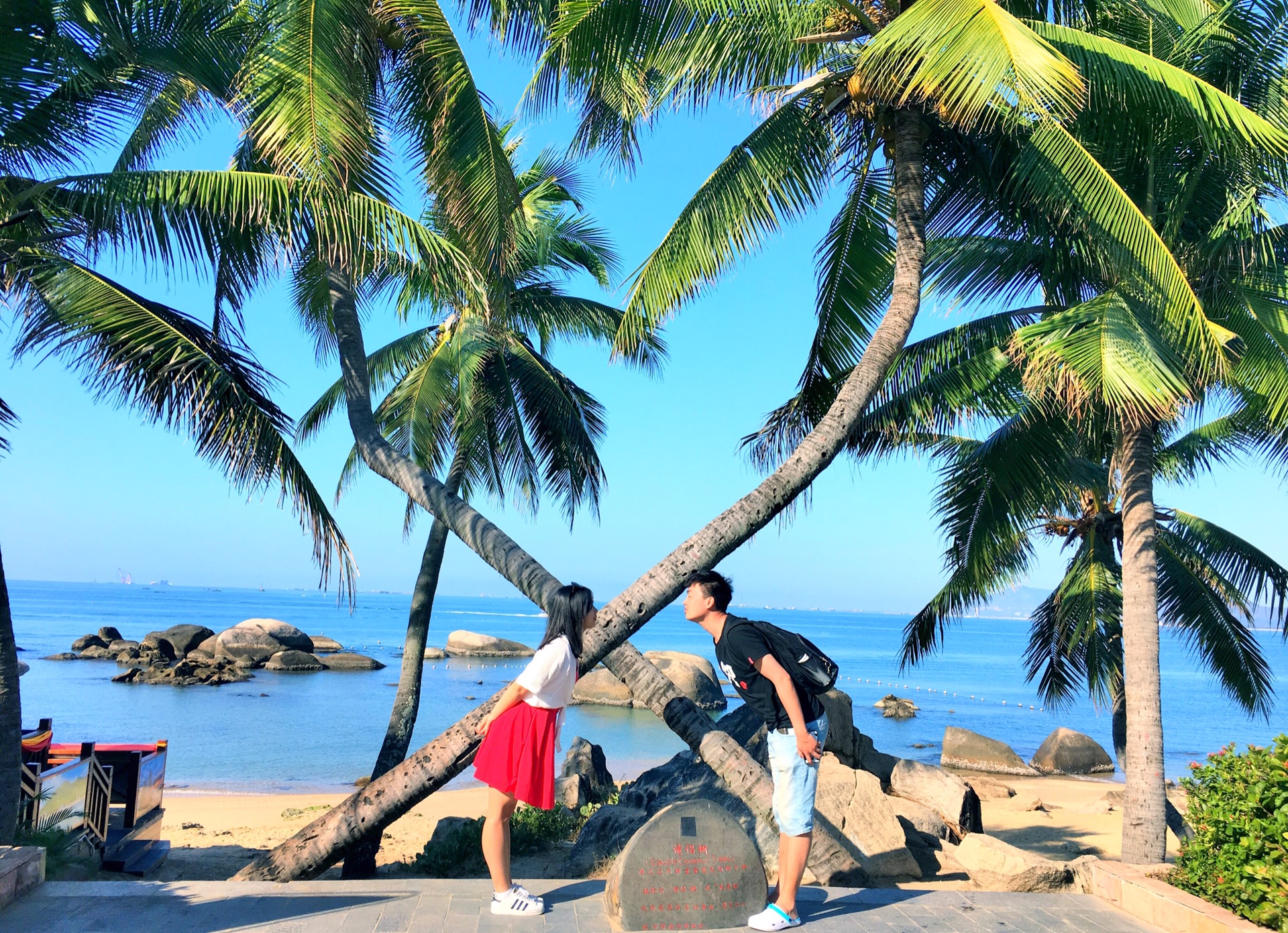 为了一张小纸条和一张ps照片,两对情侣奔赴三亚与香港