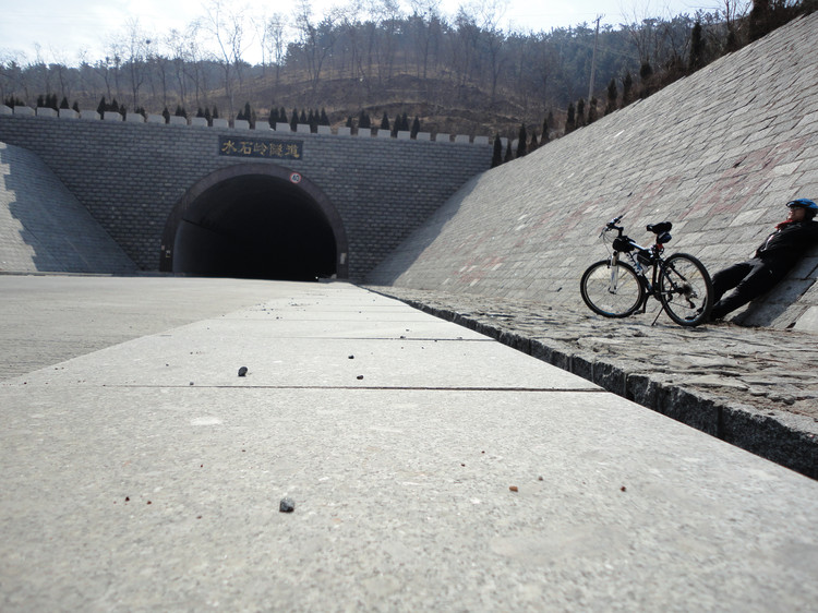 十八盘是一个林场,夏天植被郁郁葱葱.