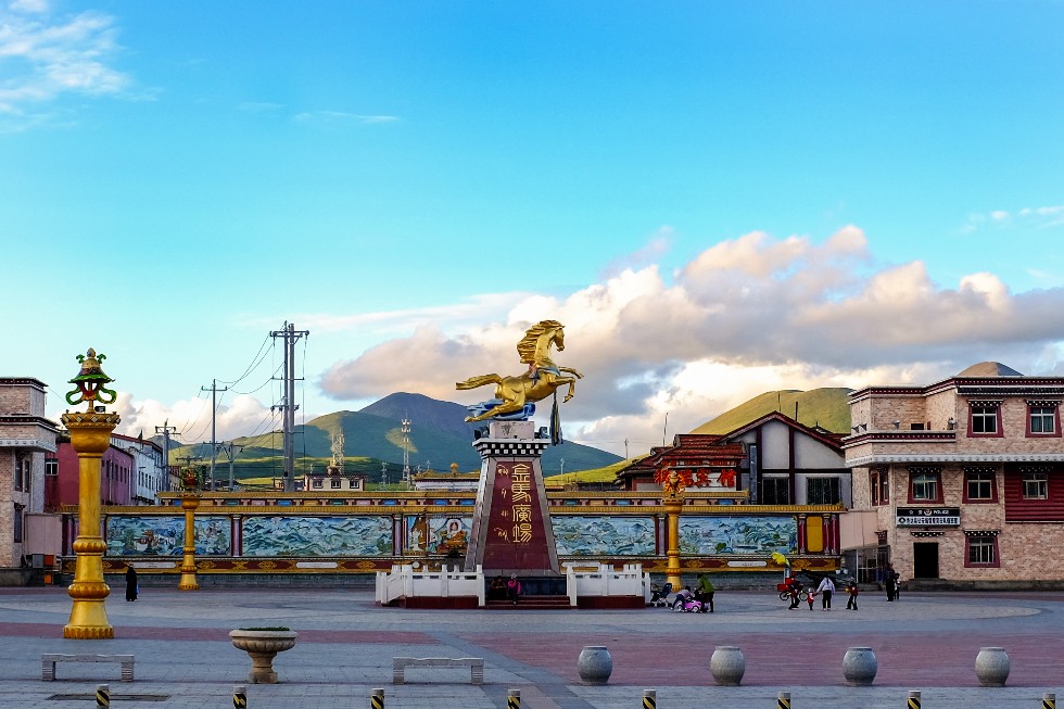 色达金马广场攻略,金马广场门票_地址,金马广场游览攻略 - 马蜂窝