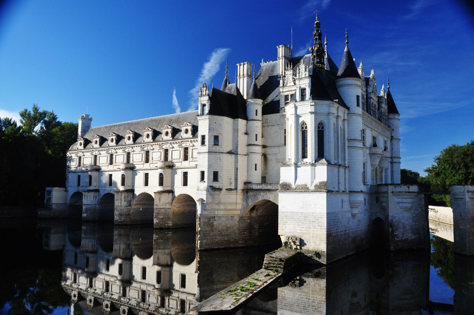 法国香波堡 布卢瓦城堡 舍农索城堡三大城堡一日游(巴黎往返 酒店接送