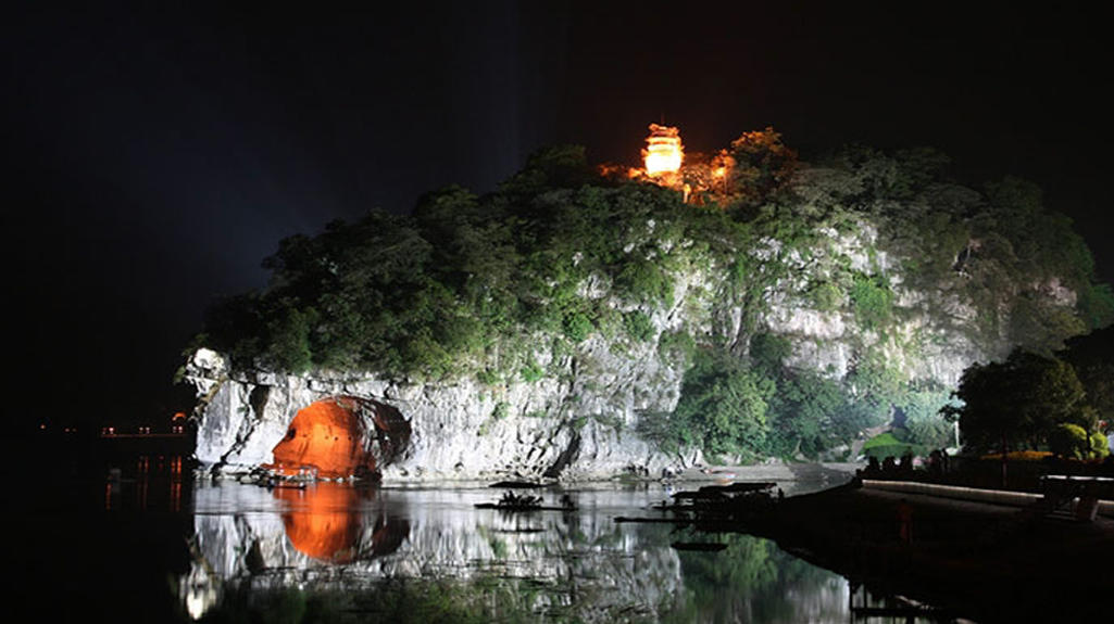 桂林象山夜景图片