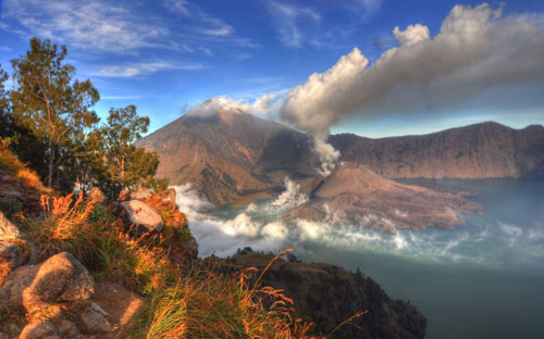 印尼龙目岛林加尼火山3天2夜徒步穿越火山之旅登顶