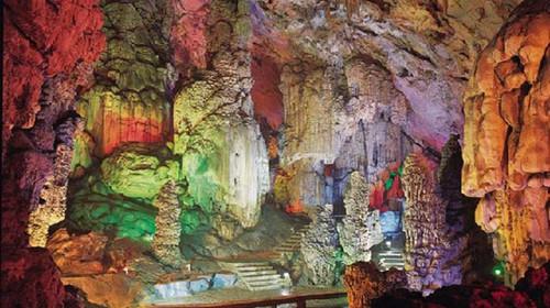 走进西游记探秘水帘洞拥抱黄果树大瀑布