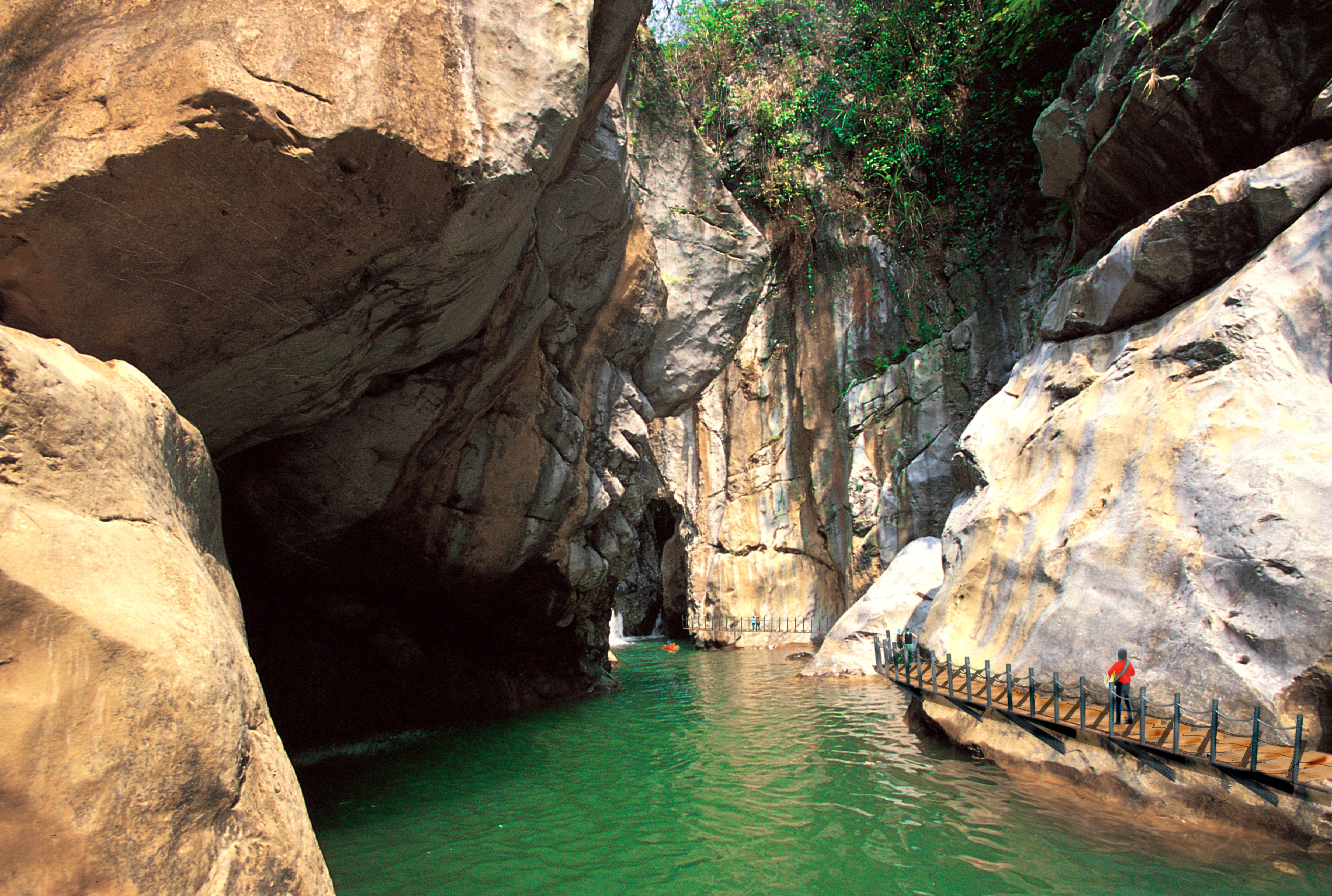 广安天意谷洞中天河纯玩一日游(万峡之水/洞中天河/四季如春/经典纯玩