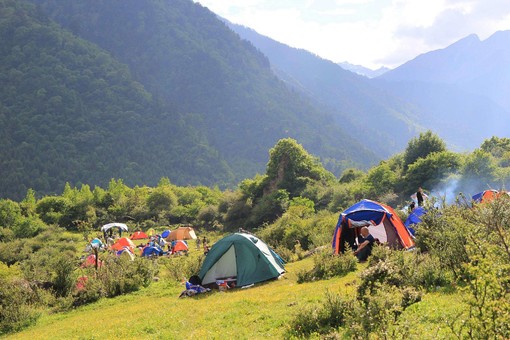 孟屯河谷露营徒步2日游高山草甸湖泊体验露营一切