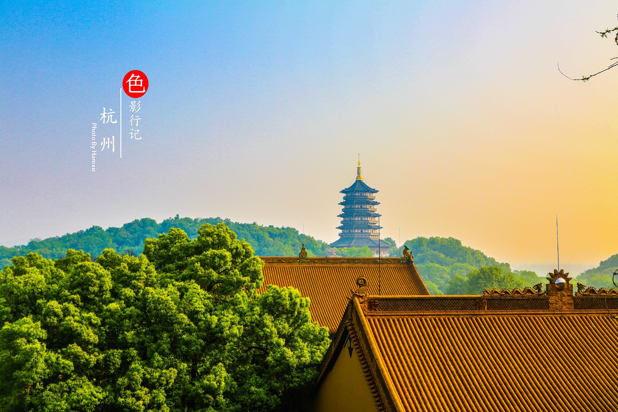 南屏晚钟位于南屏山下净慈寺的钟楼内.