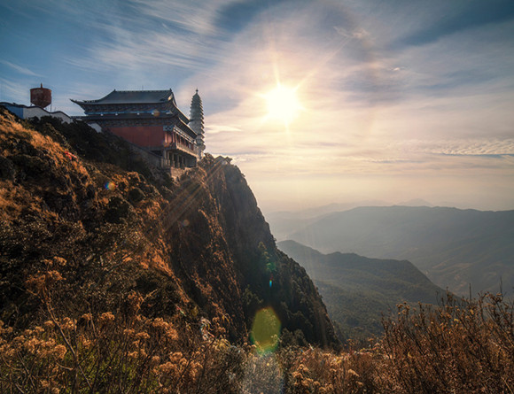 雞足山,位於雲南省大理州賓川縣,為國家4a級旅遊景區.