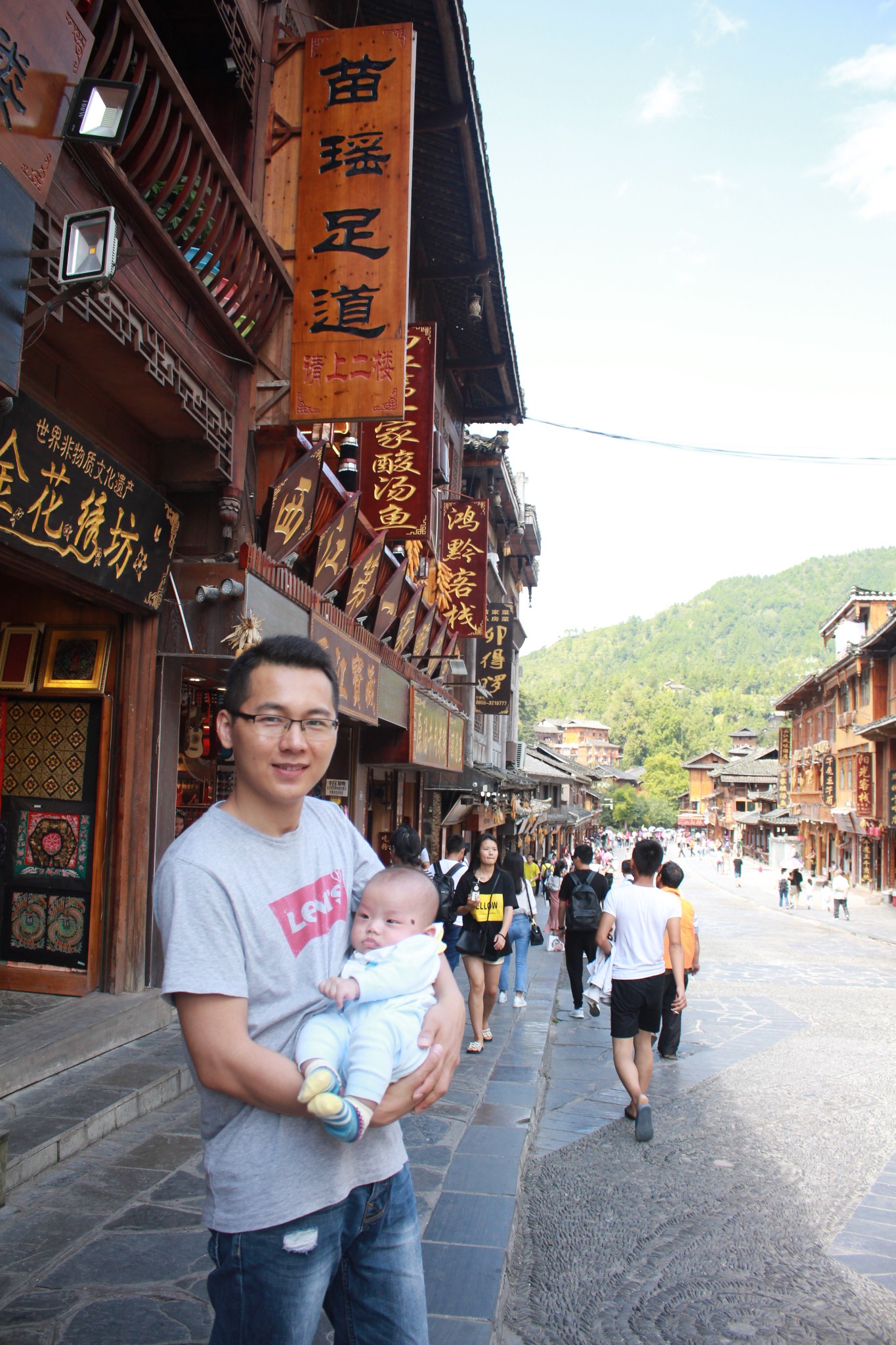 贵州有多少人口2017年_贵州茅台镇有多少种酒