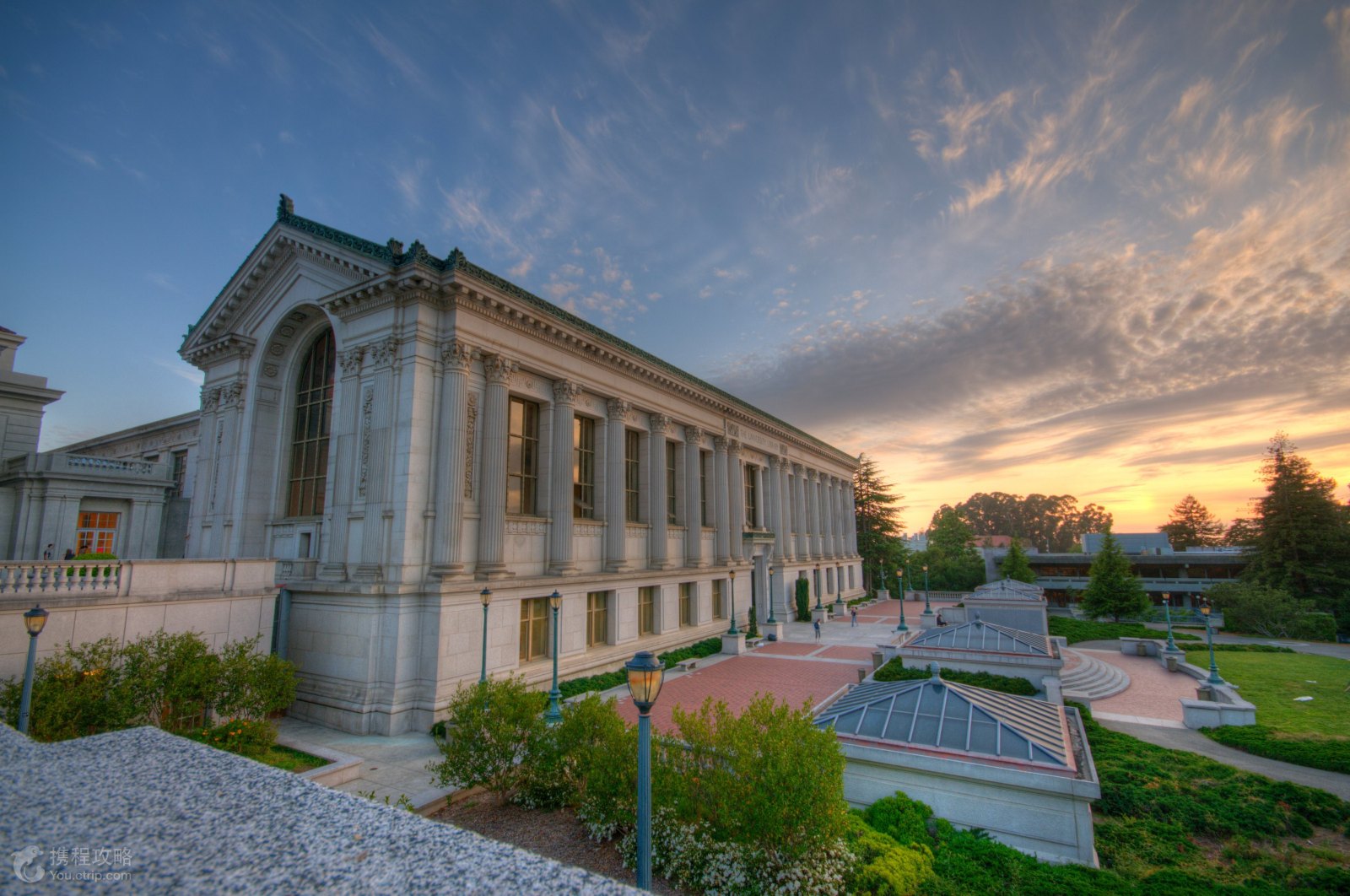 加州大學伯克利分校建於1868年,是美國的一所公立研究型大學,位於