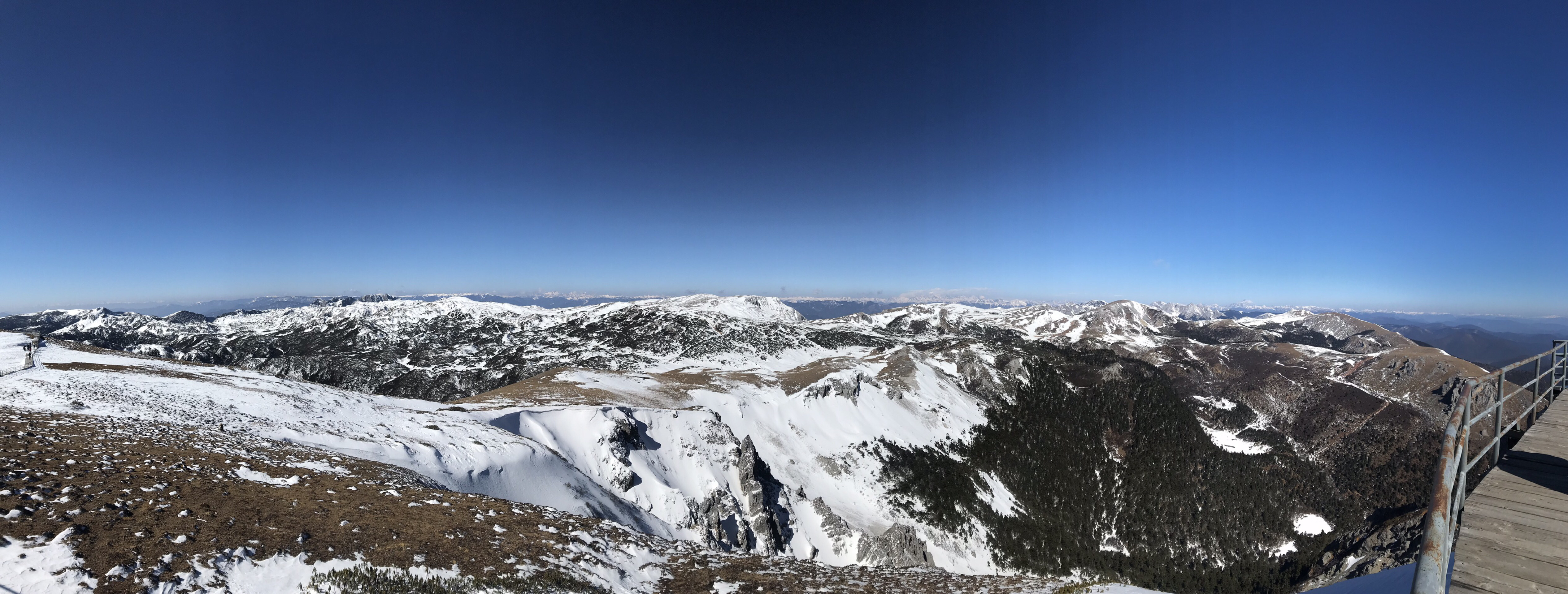 石卡雪山山顶