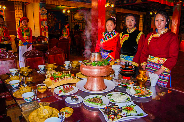 香格里拉vip小包团2日游(朝圣松赞林寺 徒步普达措 品土司宴赏藏族