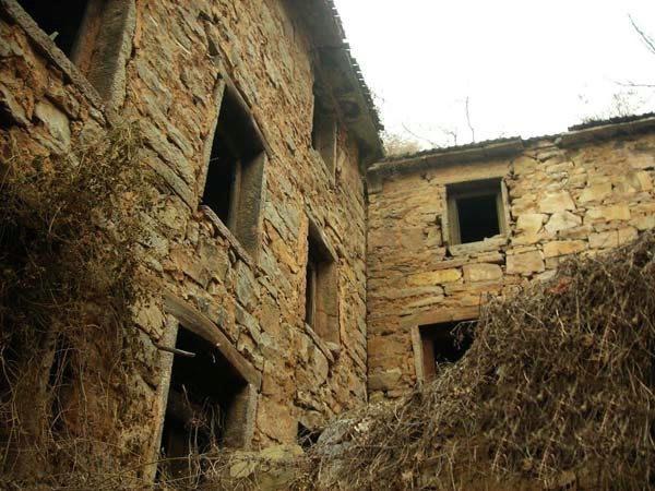 无灯巷,它位于江苏省扬州市的广陵路,它长约数百米,宽不足两米的普通