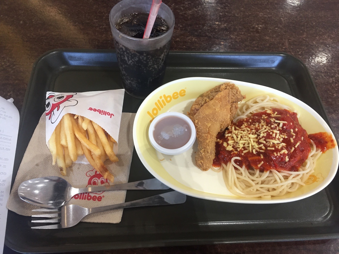 卡利博美食-Jollibee