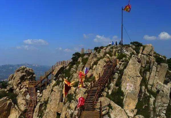 在天崮山,让青春的更青春,让歌唱的更响亮.