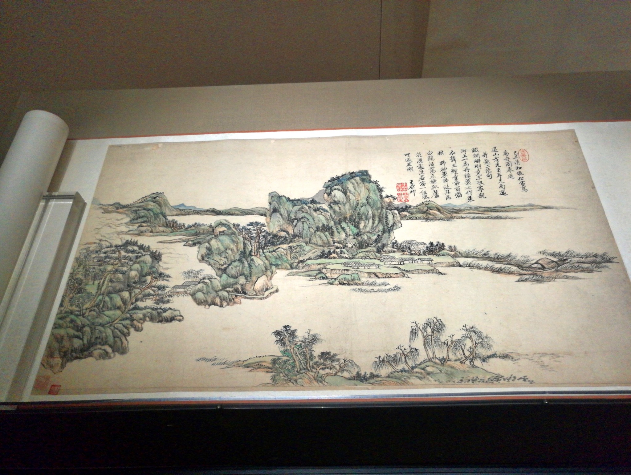 上刻有"乾隆御赏之宝"描金六字宝","石渠宝笈","嘉庆御览之宝","宣统