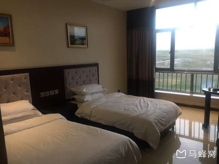 请问巴音布鲁克草原景区附近住宿多吗7月去价格怎样不预定好找住宿吗