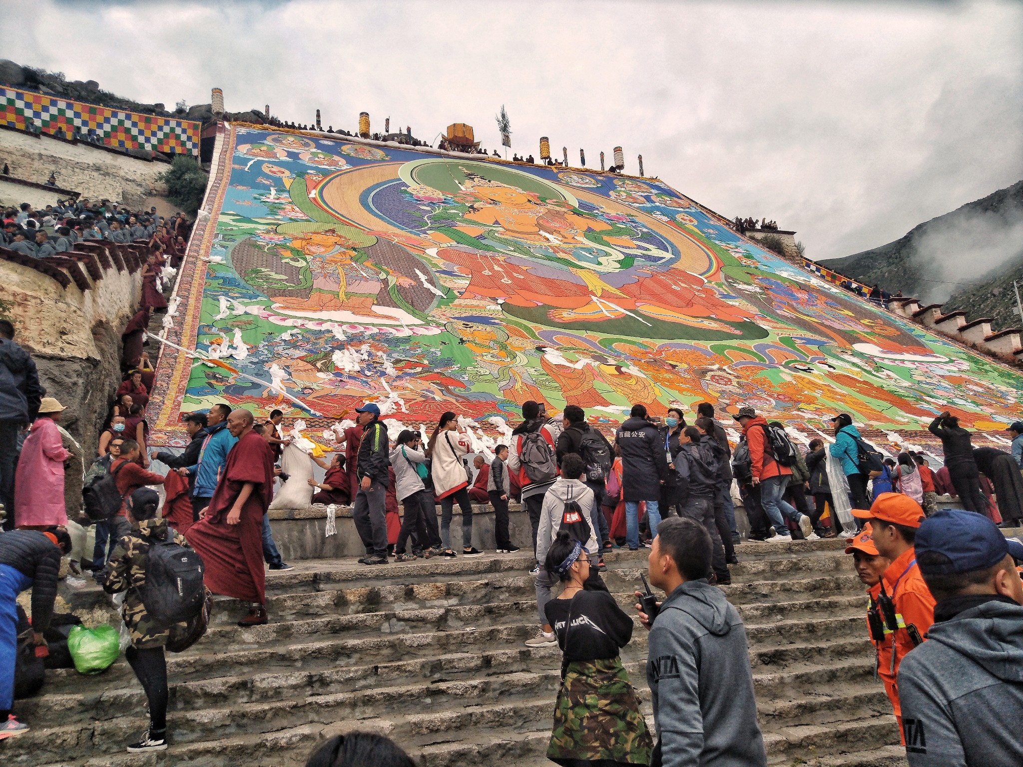 拉萨雪顿节之哲蚌寺晒佛